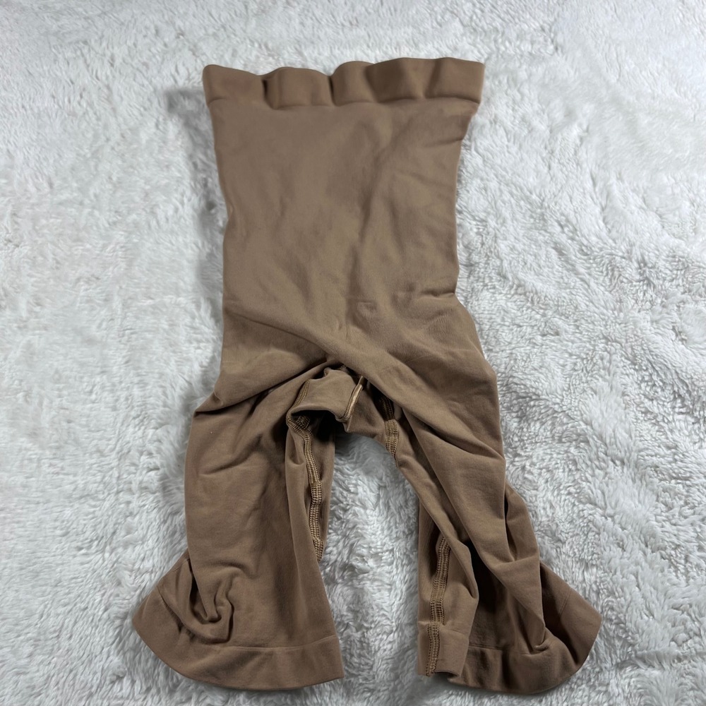 SKIMS Women's Tights Body Sculpting Shapewear Sheer Size Medium NWOT‎